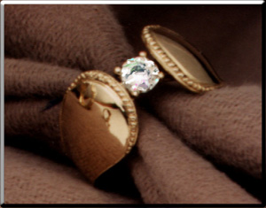 18k yellow gold diamond solitaire  ring